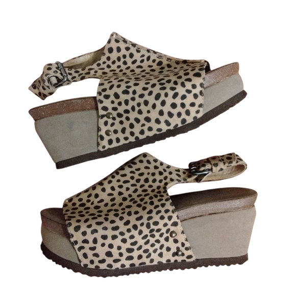 Axxiom Shoes - Axxiom Cheetah Print Cushioned Wedge Sandals Black and Tan Sling Back Sandals 8M